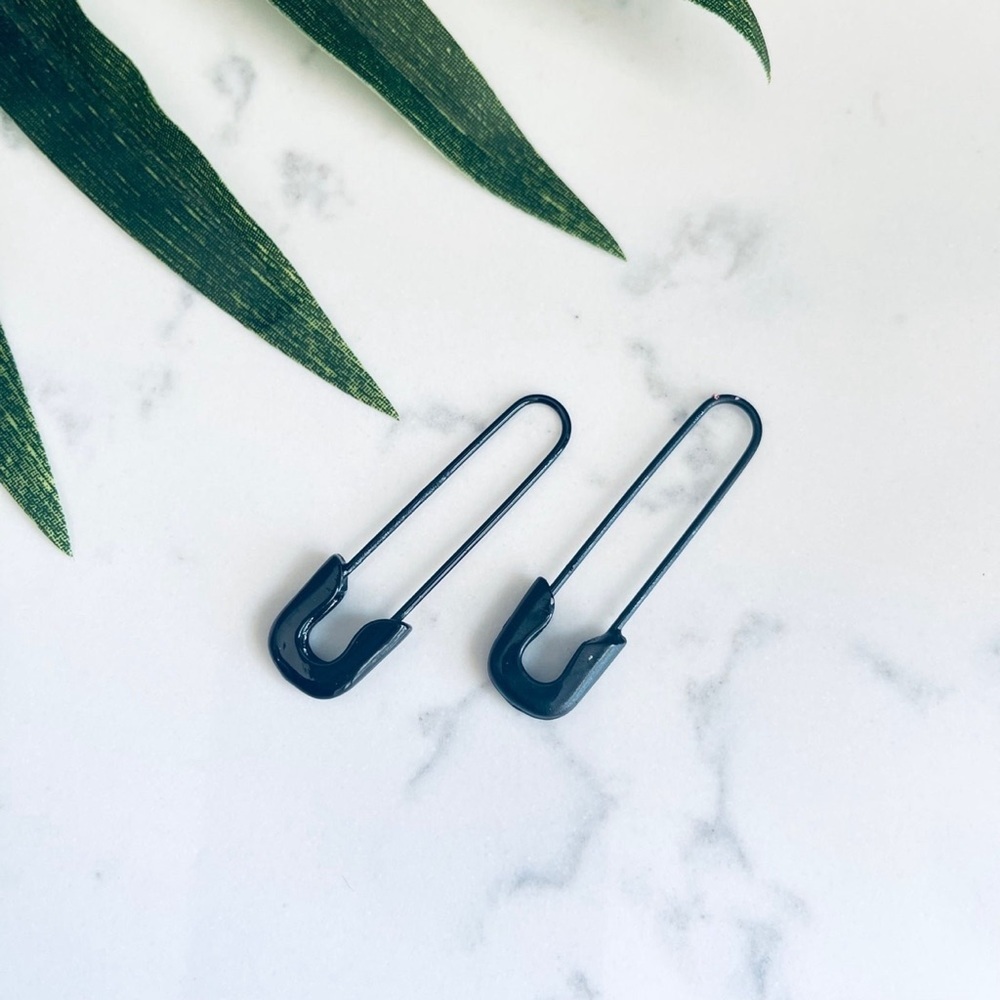 2/$30🌵 Black Safety Pin Dangle Earrings Cute Fashion NEW Goth Punk Kawaii
